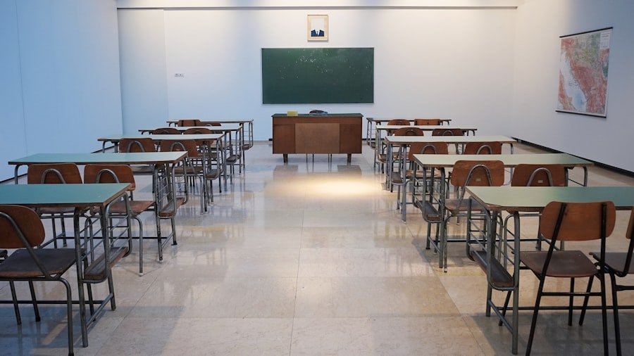 يوسف في قاعة الجامعة