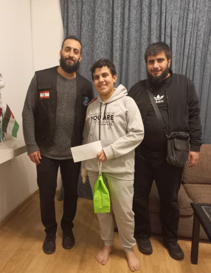 فتى جريح من غزة يتلقّى دعم الفريق في بيروت