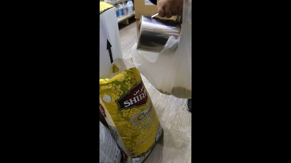 تجهيز الموادّ الأساسية بالوزن لأسرةٍ مستفيدة